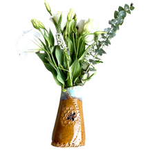 Load image into Gallery viewer, Bee Vase